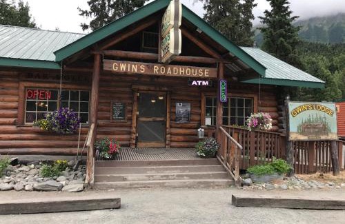 Cooper Landing Cabin | Gwin's Lodge & Roadhouse