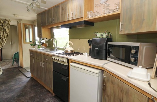 Pumpsaint Cottage | GWYBEDOG, romantic, character holiday cottage in Lampeter