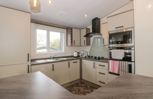 New Forest District Cottage | GWYDN LODGE, family friendly, with pool in Downton, Hampshire