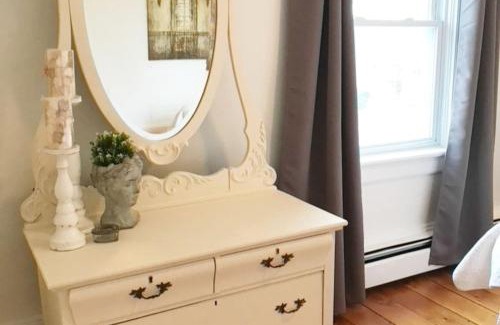 Wellington House | Gwyn Haven - Spacious Charming Century Home in Wellington