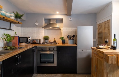 Beaumaris Cottage | Gwyndy - a town that sleeps 4 guests in 2 bedrooms