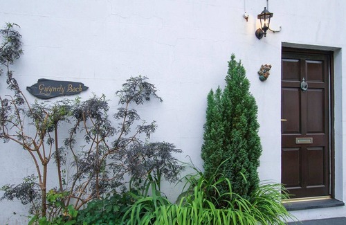 Beddgelert Cottage | GWYNDY BACH, family friendly, with open fire in Beddgelert