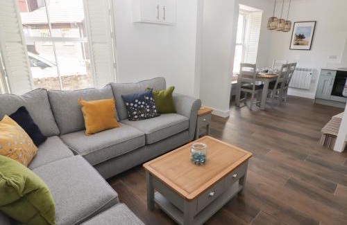 Llanrhidian Higher House | Gwynfryn