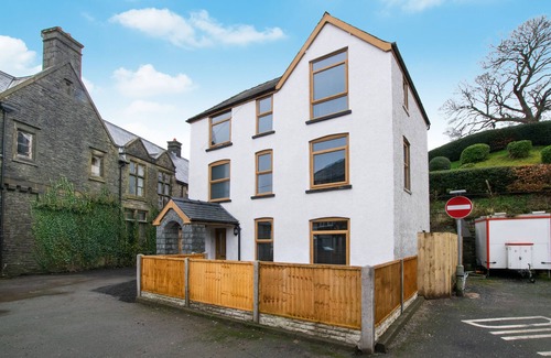 Bala House | Gwynle Townhouse, Bala
