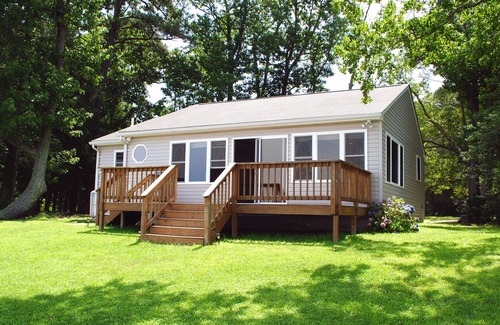 Grimstead Cottage | Gwynn's Island Cottage-Waterfront w Your Own Private Beach + Sunsets over Water