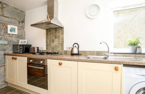Llanystumdwy Cottage | GYDA'R LLIF, pet friendly, character holiday cottage in Criccieth