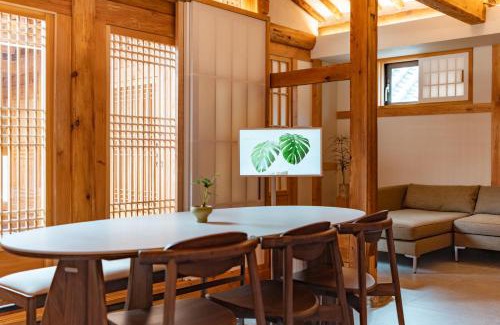 Gahoe-dong Villa | Gyedong Hanok 125