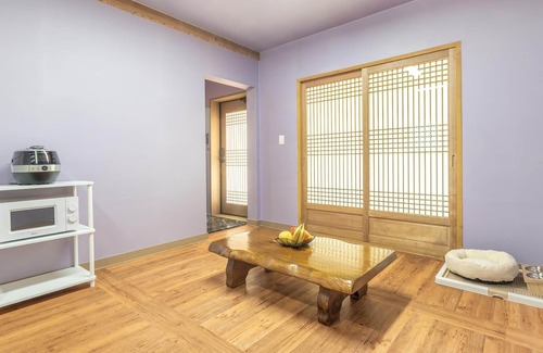 Gyeongju House | Gyeongju Gampo Byeolbit Hanok Pension