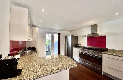 Maenporth House | Gylly Beach Falmouth Sleeps 4 with parking and only 2 minutes walk to the beach