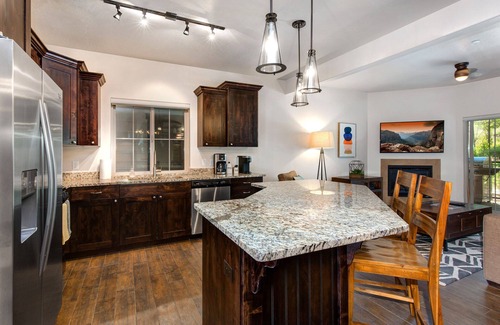 Bear Hollow Village Condo | Gym | Hot Tub & Pool | Bike Trail | Parking Garage