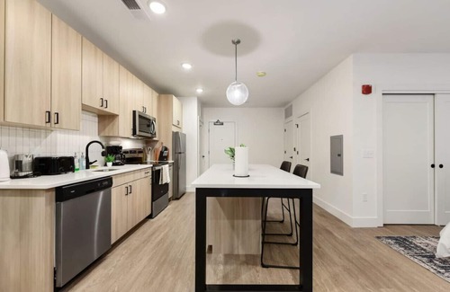 East Liberty Apartment | GYM+HULU+PARKING Near Universities|Shopping|UPMC