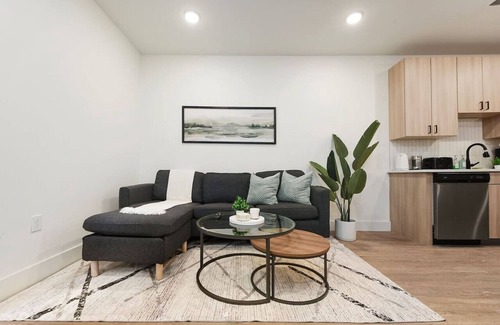 East Liberty Apartment | GYM+HULU+PARKING Near Universities|Shopping|UPMC