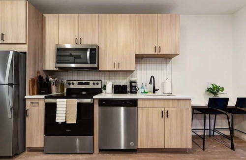 East Liberty Apartment | GYM+PARKING+HULU Near Shopping|Universities|UPMC