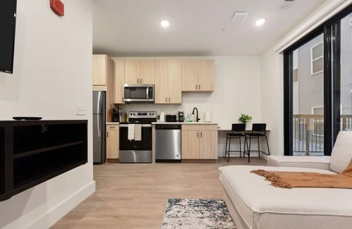 East Liberty Apartment | GYM+PARKING+HULU Near Shopping|Universities|UPMC