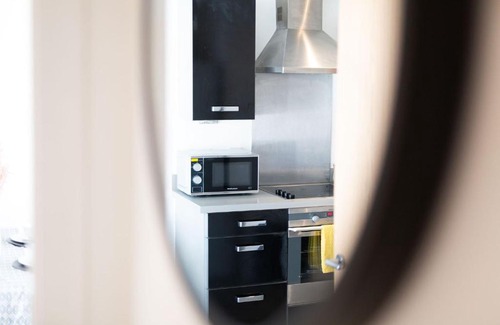 Grangetown Apartment | Gym & Pool - Parking - Balcony - The Courtyard - DYZYN Living