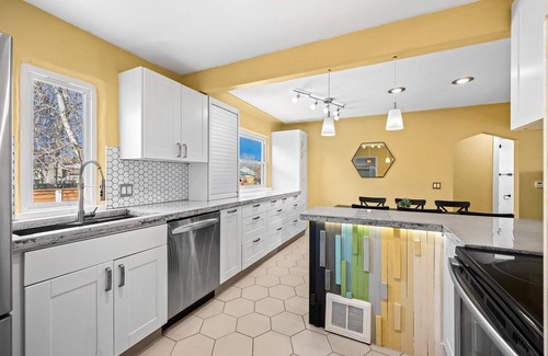 Barths House | Gym, theater, hot-tub and 2 kitchens.