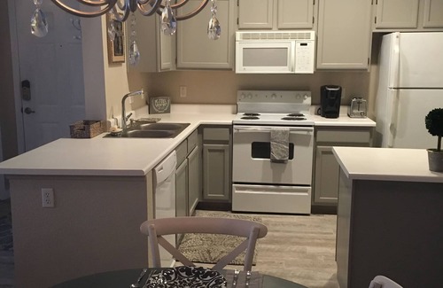 Camelback East Condo | Gym, yr round pool-spa, 2 Bd, 2 Bath, Gated, 9 AM-PM chk in-out