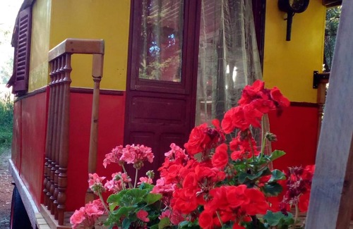 Roynac Apartment | Gypsy Caravan by the Stream - Drôme Provençale (2 people)