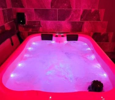 Loos-en-Gohelle Apartment | Hébergement avec SPA privatif