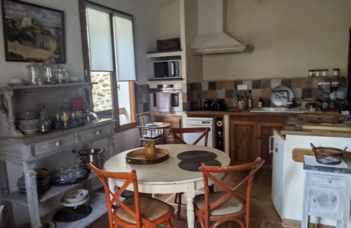 Piolenc Apartment | Hébergement Dans Quartier Calme au Coeur de la Provence