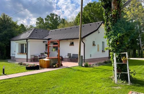 Kimle Apartment | Hídláb Apartman