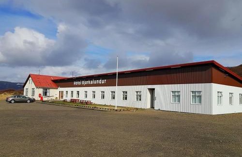 Berufjardarvatn Hotel | Hótel Bjarkalundur
