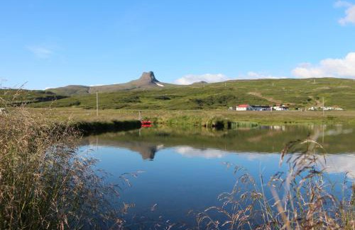 Berufjardarvatn Hotel | Hótel Bjarkalundur