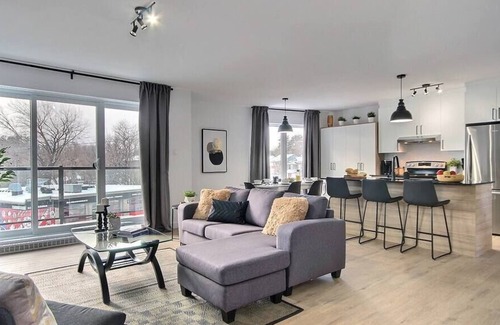 La Haute-Saint-Charles Apartment | Hôtel à la maison - Condo La Réserve 61