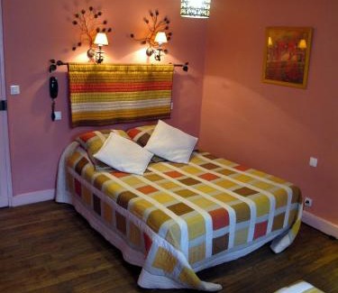 Neuvy-sur-Barangeon Hotel | Hôtel Au Bord du Monde