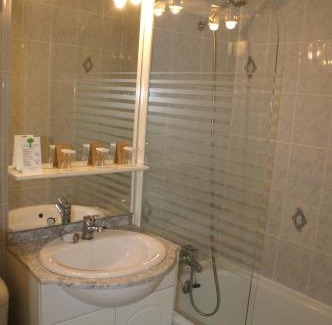 Bagneres-de-Luchon Hotel | Hôtel Céleste