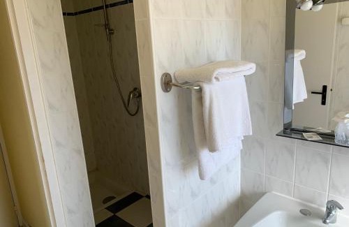 Cosse-le-Vivien Hotel | hôtel de la grange