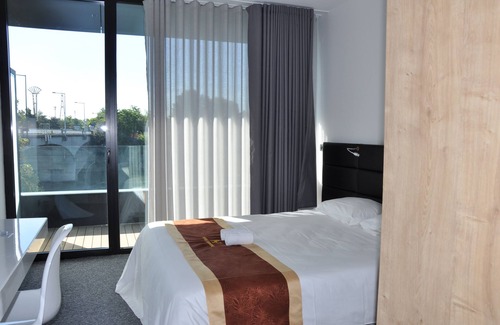 Epinay-sur-Seine Hotel | Hôtel de la seine