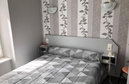 Saint-Chely-d'Aubrac Hotel | Hôtel des Voyageurs