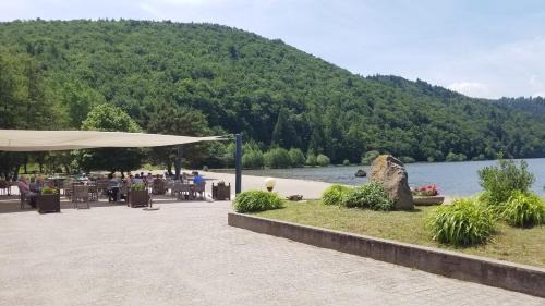 Jassat Hotel | Hôtel Domaine du Lac Chambon