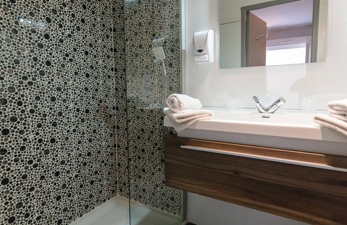 Sanary-sur-Mer Hotel | Hôtel Holidays & Work