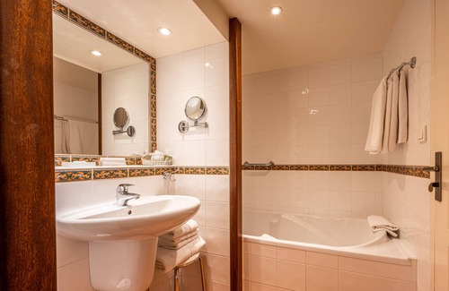 Ainhoa Hotel | Hôtel Ithurria