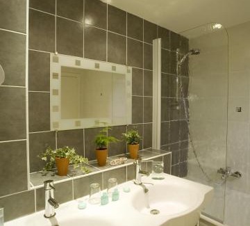Entraygues-sur-Truyere Hotel | Hôtel La Rivière