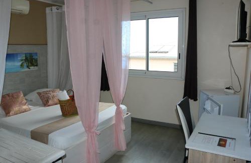 Montvert-les Bas Hotel | Hôtel Le Soleil Couchant
