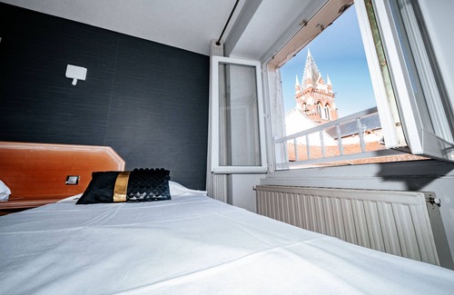Vic-en-Bigorre Hotel | Hôtel le Tivoli