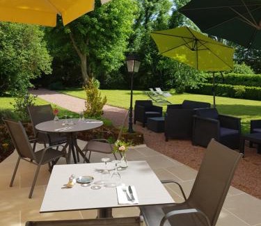 Pontaubert Hotel | Hôtel Les Fleurs