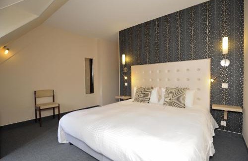 Neuveglise-sur-Truyere Hotel | Hôtel Logis Le Relais De La Poste