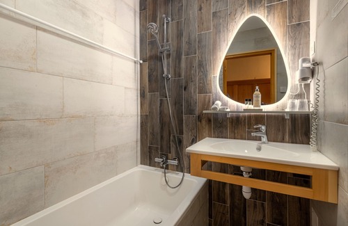 Morzine Hotel | Hôtel Loisirs Les Côtes, Résidence et Chalets