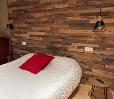 Saint-Cirgues-en-Montagne Hotel | Hôtel Restaurant La Renaissance