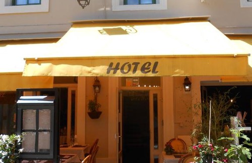 Aigues-Mortes Medieval City Hotel | Hôtel-Restaurant "Chez Carrière"