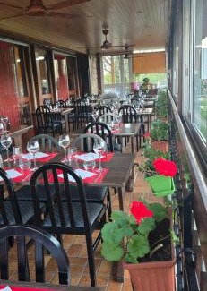 Camps-Saint-Mathurin-Leobazel Hotel | Hôtel Restaurant du Lac