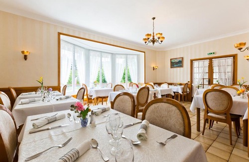 Jassat Hotel | Hôtel Restaurant Le Grillon