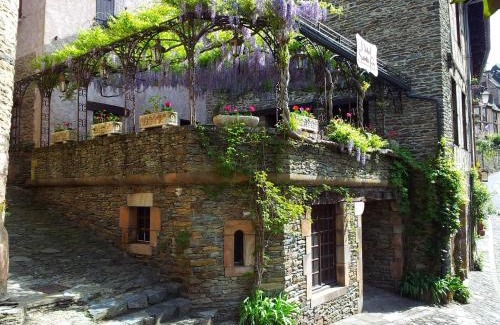 Conques-en-Rouergue Hotel | Hôtel Sainte Foy