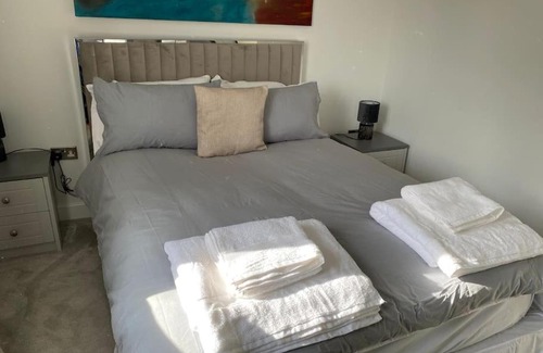Crawley Apartment | Hömli Close2City Apartment