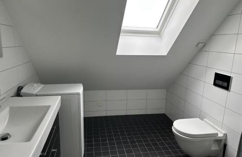 Angelholm Apartment | Hörnlägenhet 1 rum, kokvrå, dusch, tvättmaskin, Med balkong