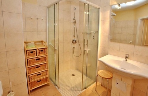 Ostseebad Kuhlungsborn Apartment | Hübsche Ferienwohnung an der Ostsee mit Terrasse, Saunabereich und Pool im Haus!